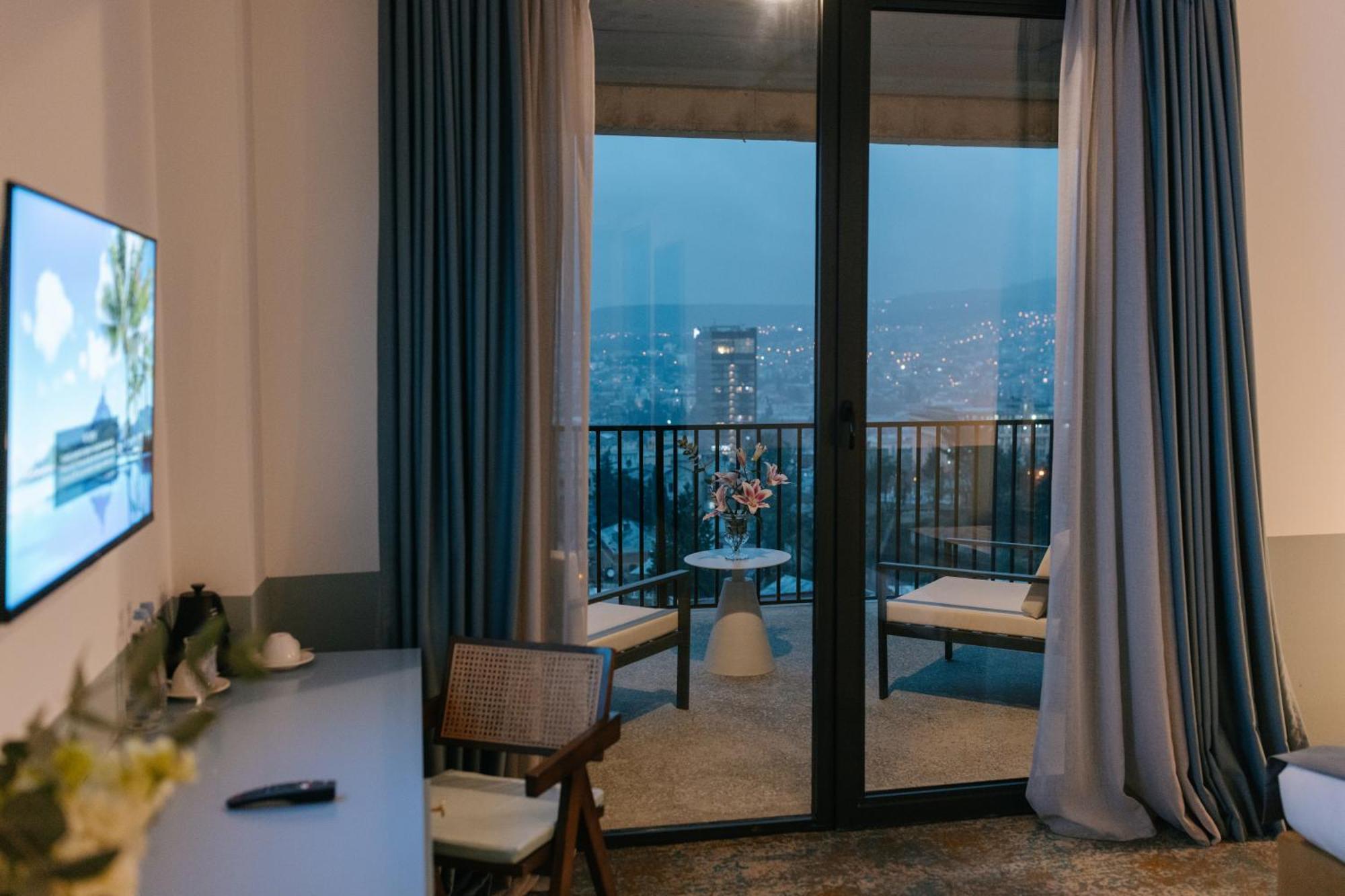 Castor & Pollux Hotel Tbilisi Exteriör bild