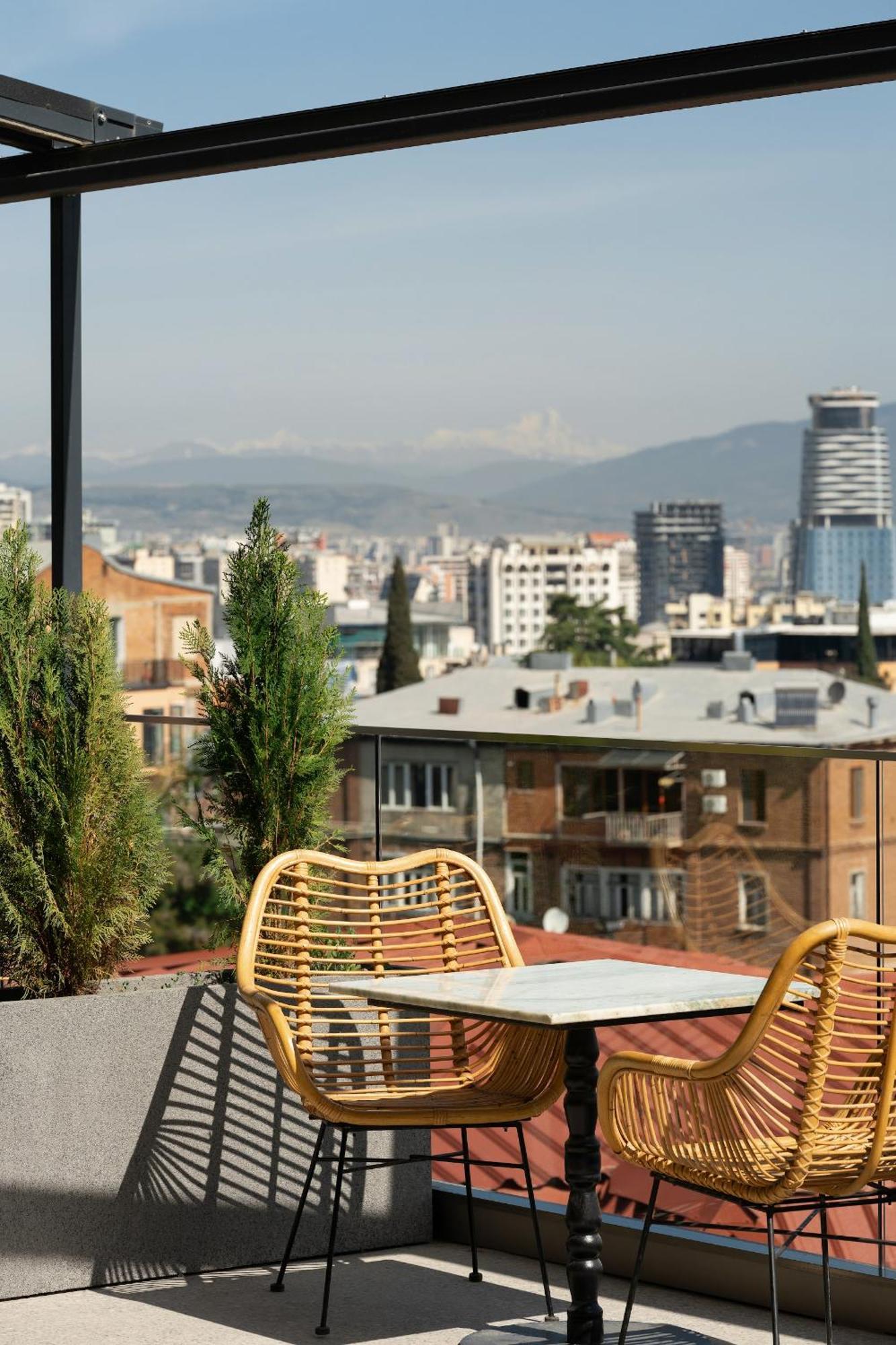 Castor & Pollux Hotel Tbilisi Exteriör bild